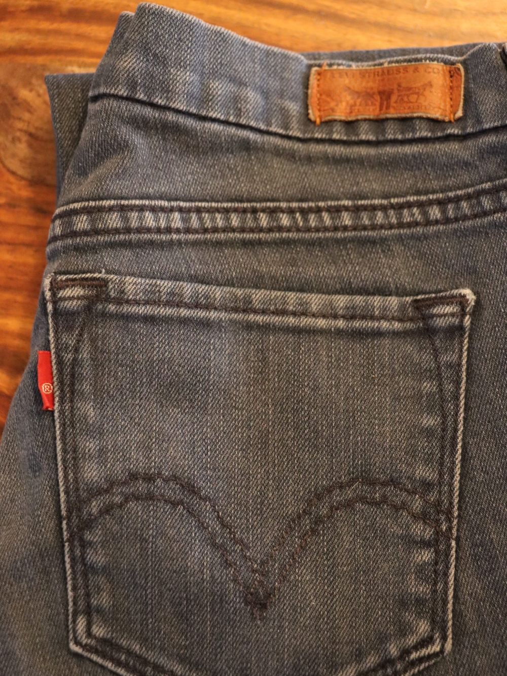 Levi's Women's Blue Skinny Jeans with Signature Pocket Stitching